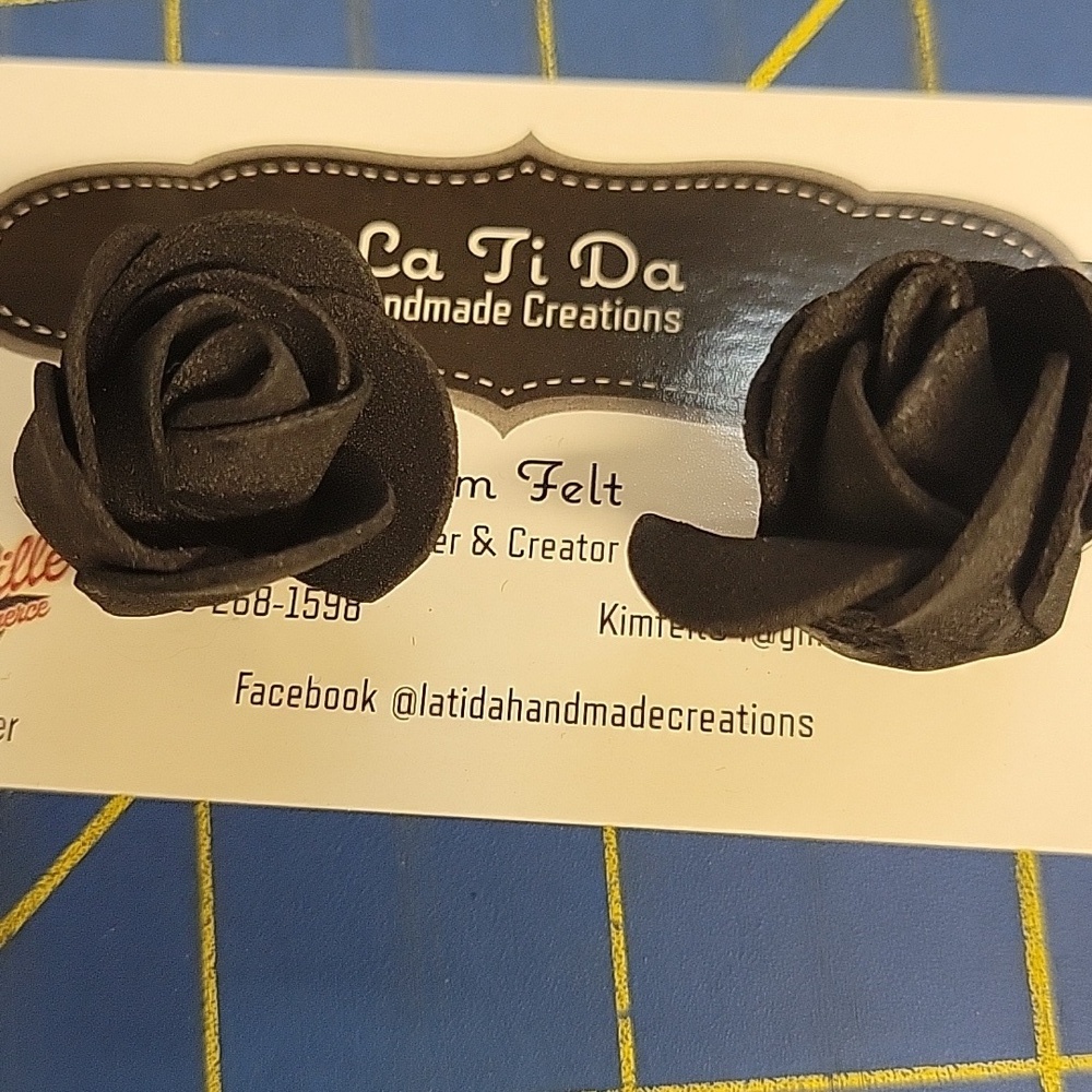 La Ti Da Handmade Black Rose Foam 1.25" Earrings